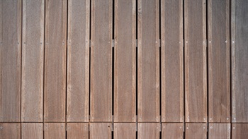 Timber boardwalk along the Stanley Waterfront enhances the wholesome experience with the distinctive sound of footsteps on timber floor.